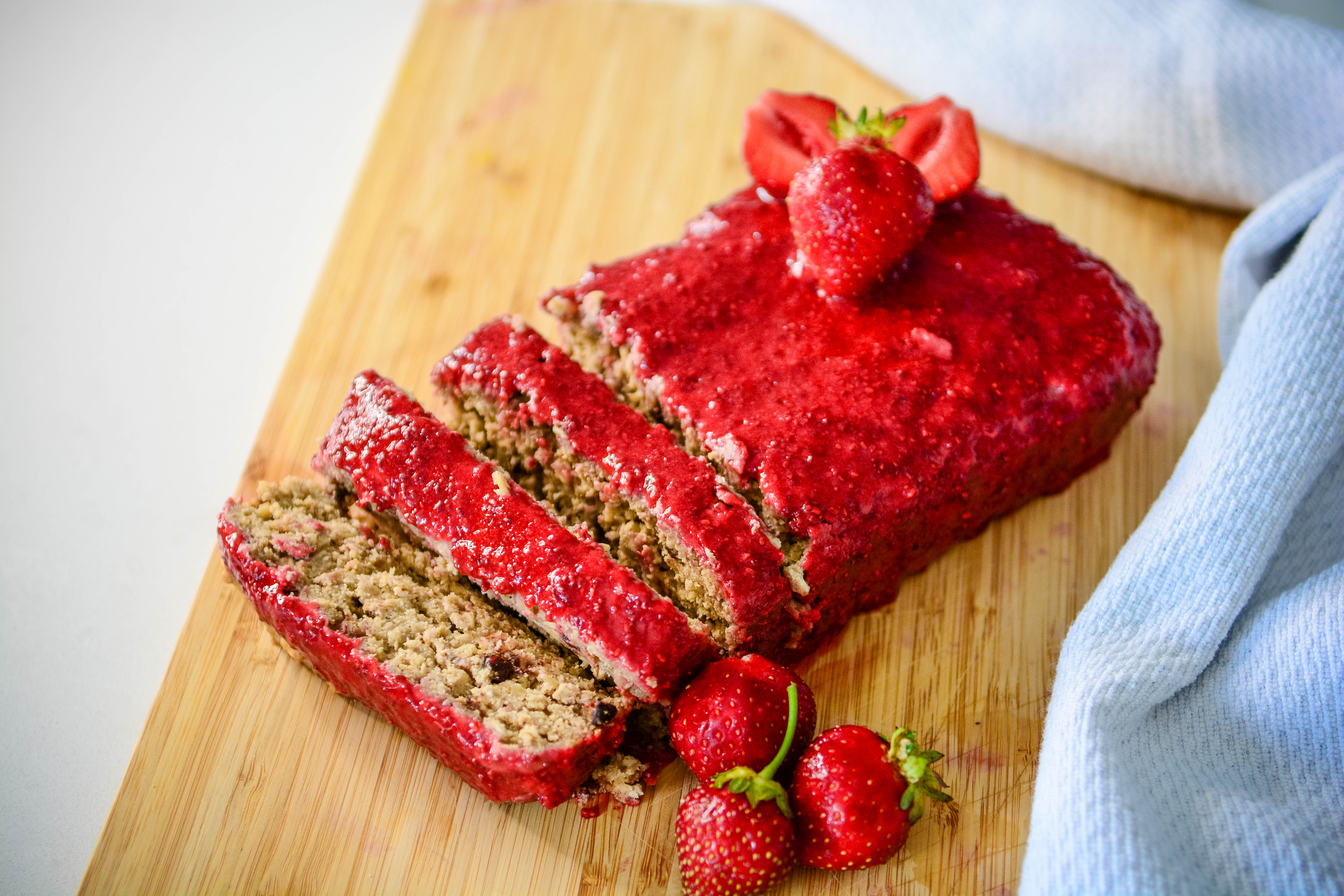 BANANA CHOCOLATE CHIP BREAD                                       with strawberry topping