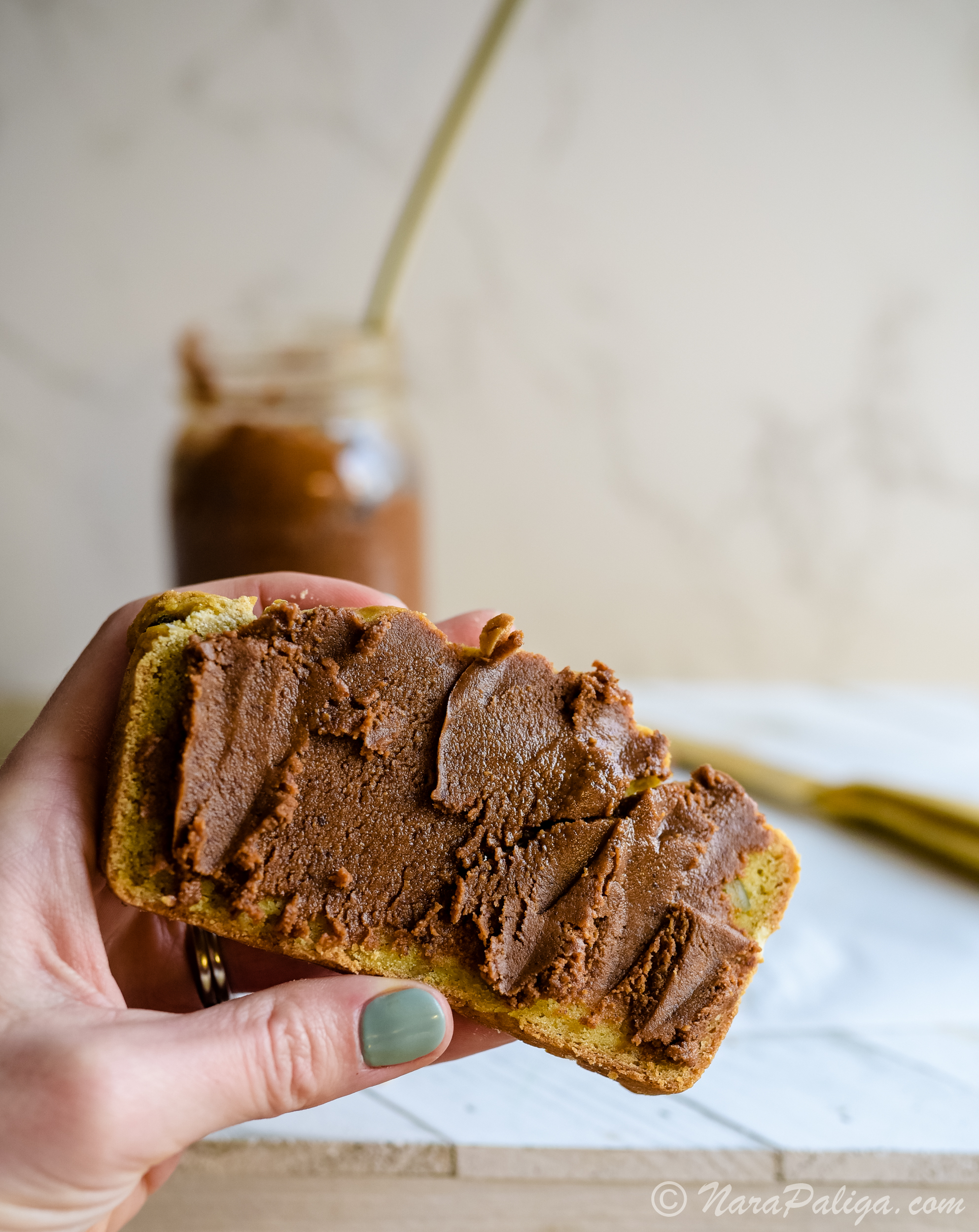 HOMEMADE ALMOND BUTTER