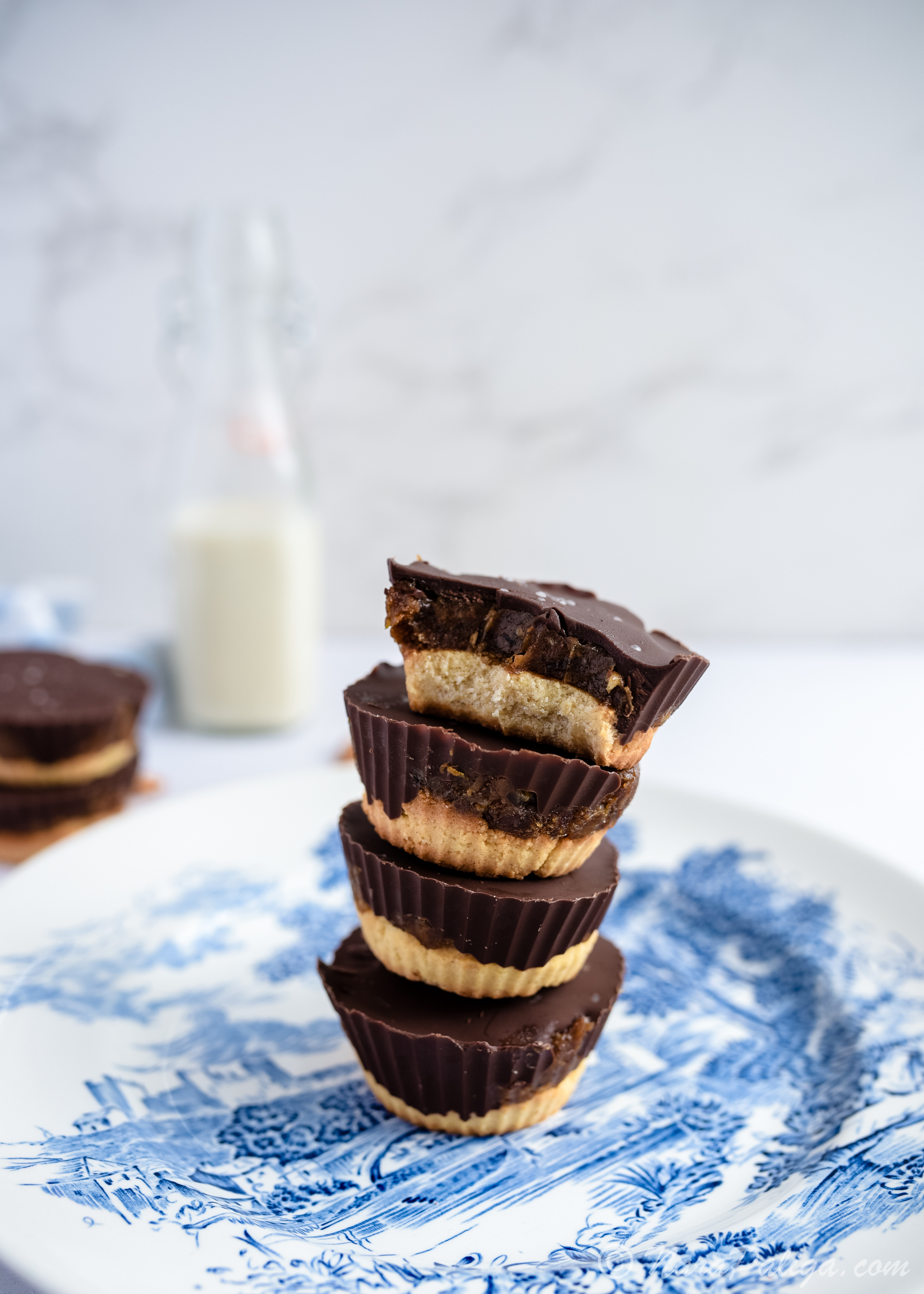 CHOCOLATE ALMOND DATE CUPS
