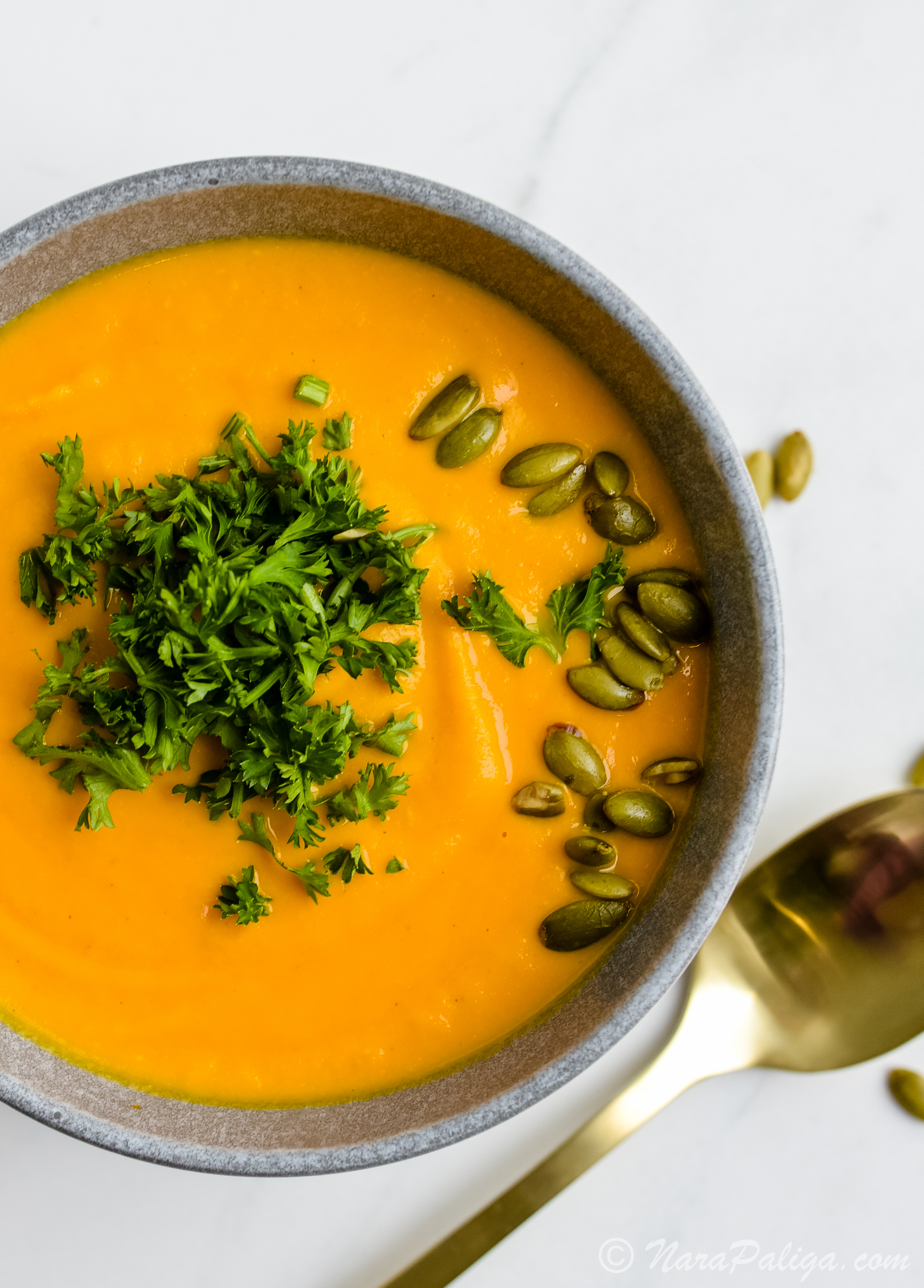 CREAMY ROASTED CARROT SOUP