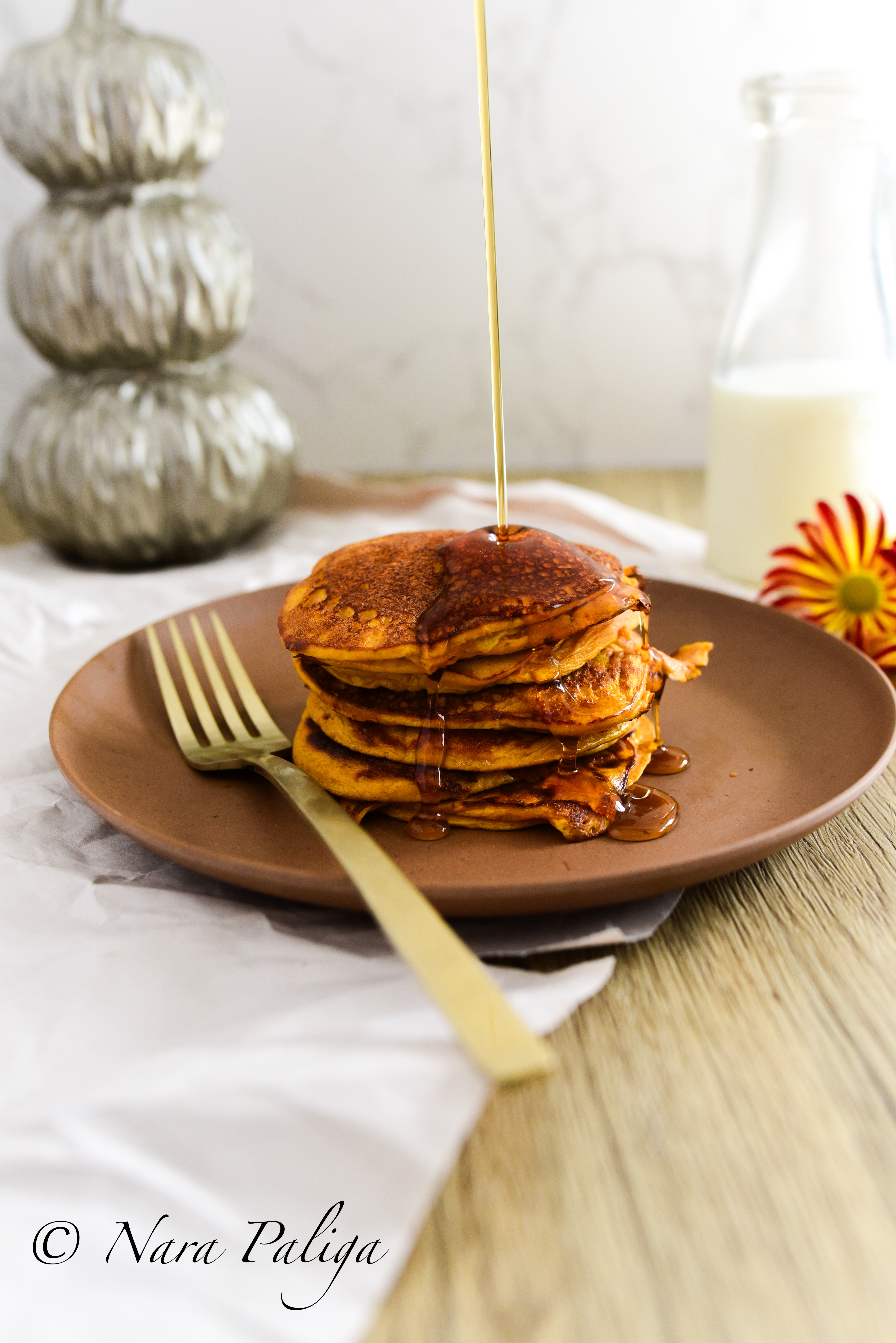 FLUFFY PUMPKIN MAPLE PANCAKES